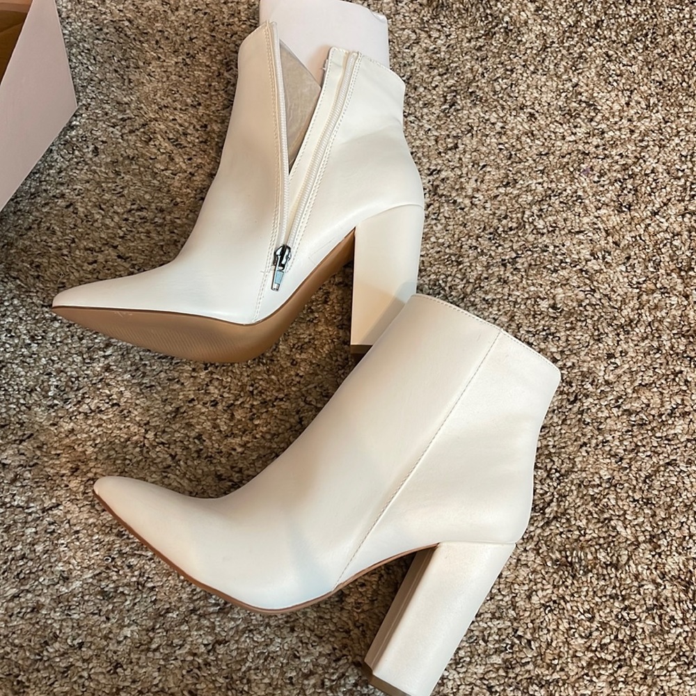 Size 7 white ankle booties